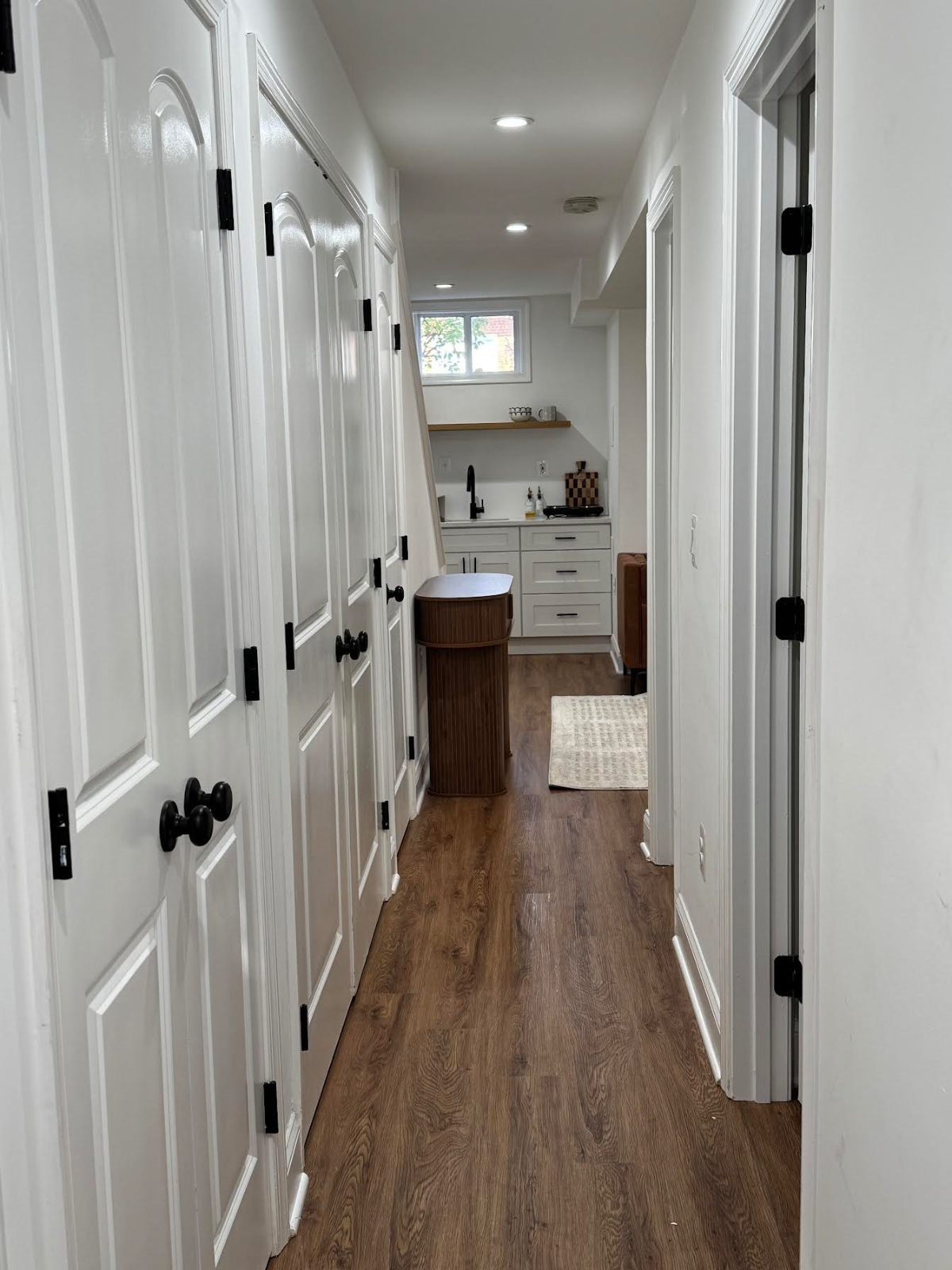 Private, Modern Basement Suite for Traveling Professionals - Photo 5