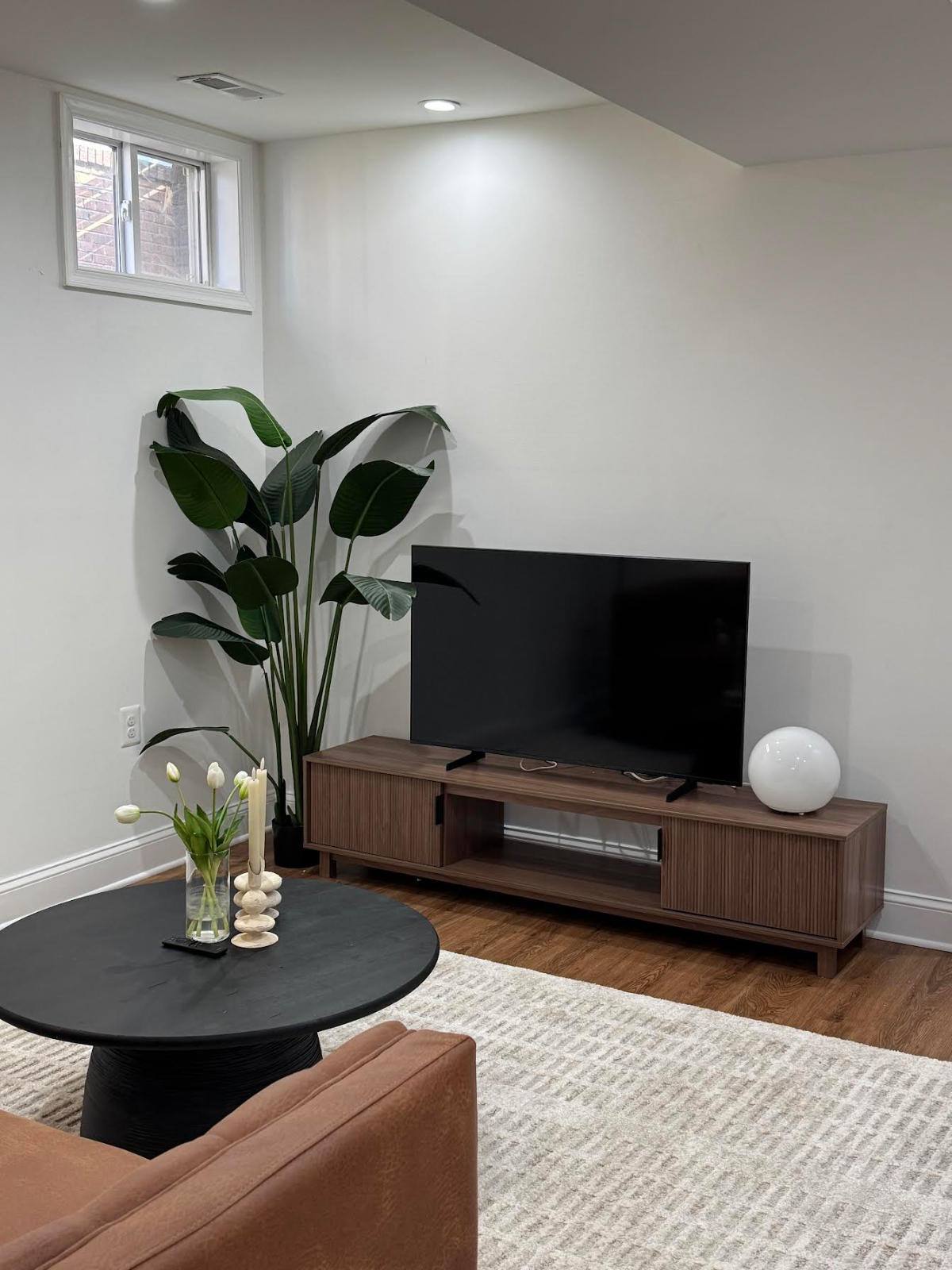 Private, Modern Basement Suite for Traveling Professionals - Photo 6