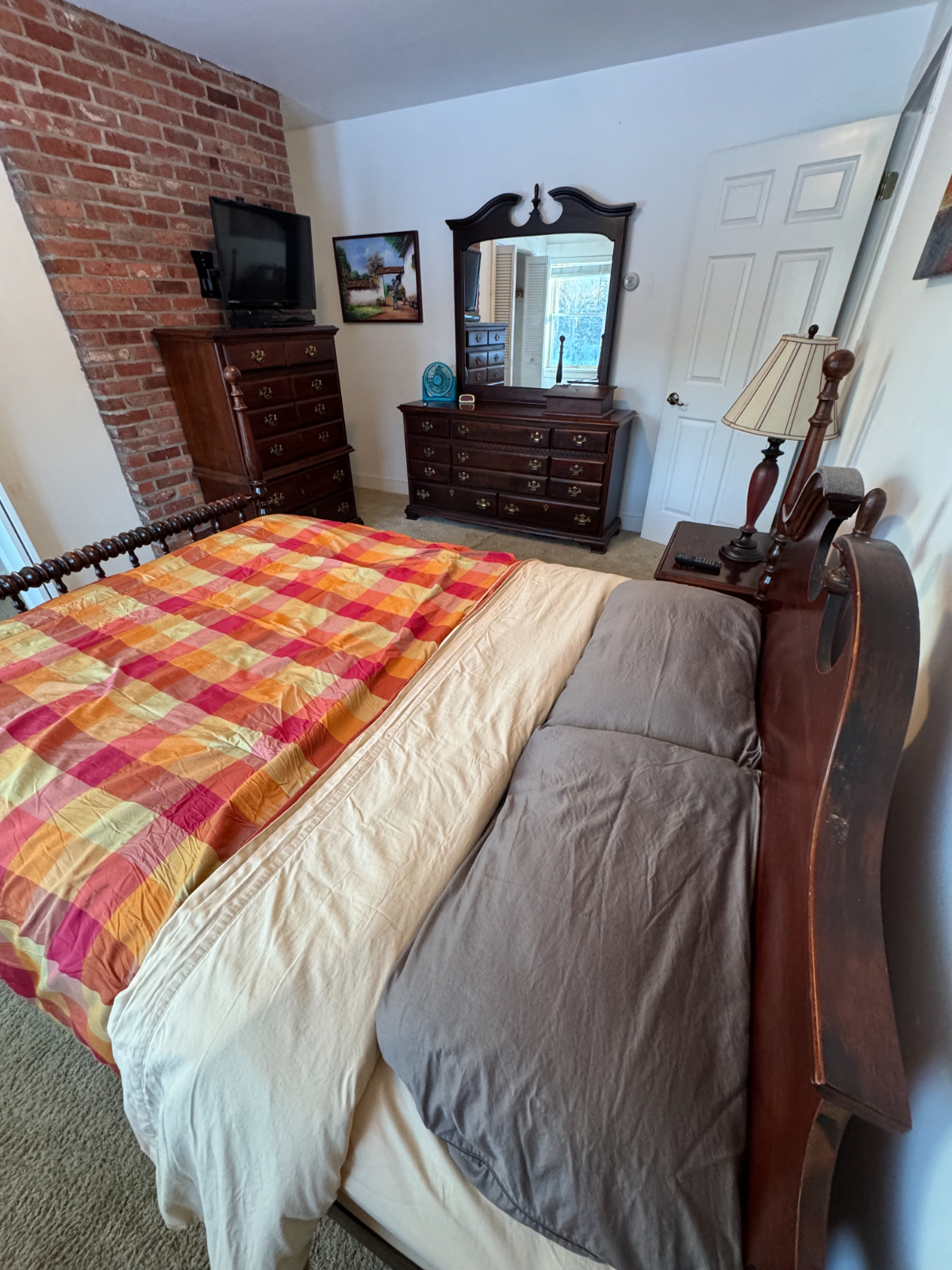 Upstairs Private Room in Spacious Home Surrounded by Quiet Outdoor Living -- All Included - Photo 4