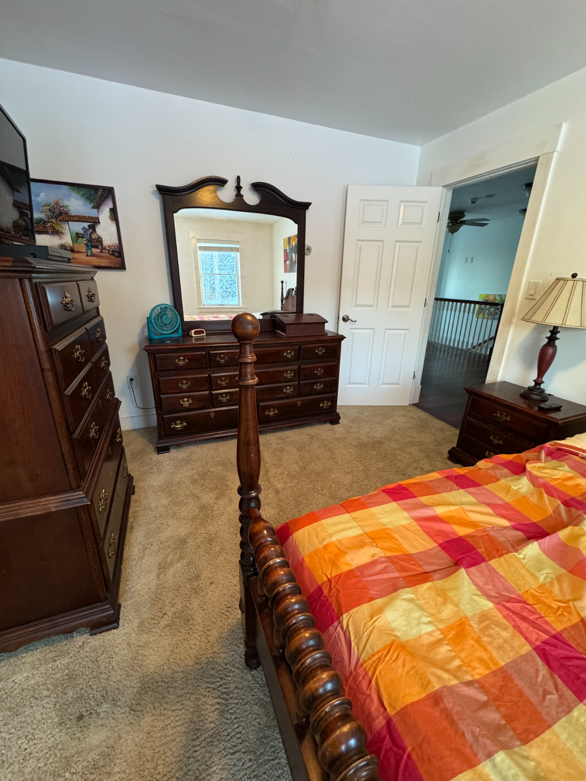 Upstairs Private Room in Spacious Home Surrounded by Quiet Outdoor Living -- All Included - Photo 2