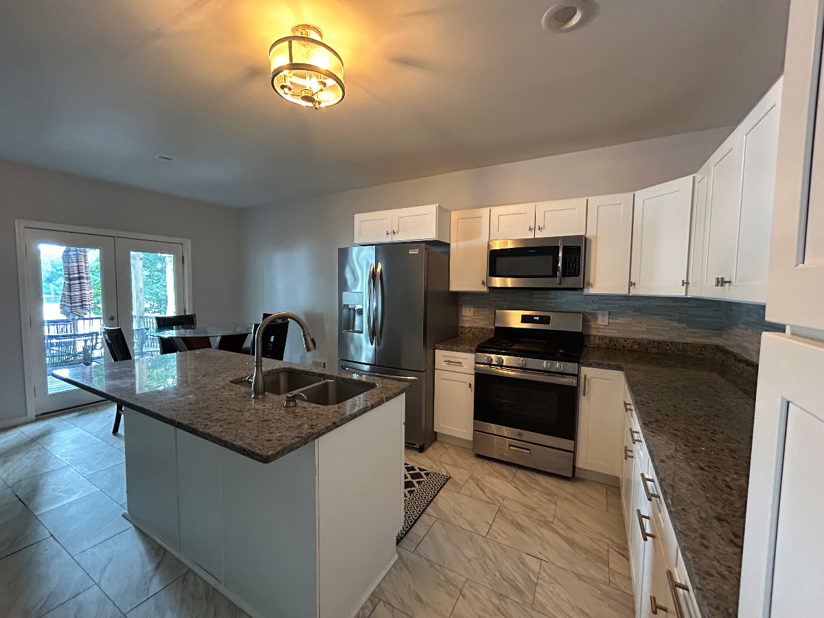 Troy 3BR w/ Balcony with views of the Hudson River - Minutes to Colleges & Albany - Photo 6