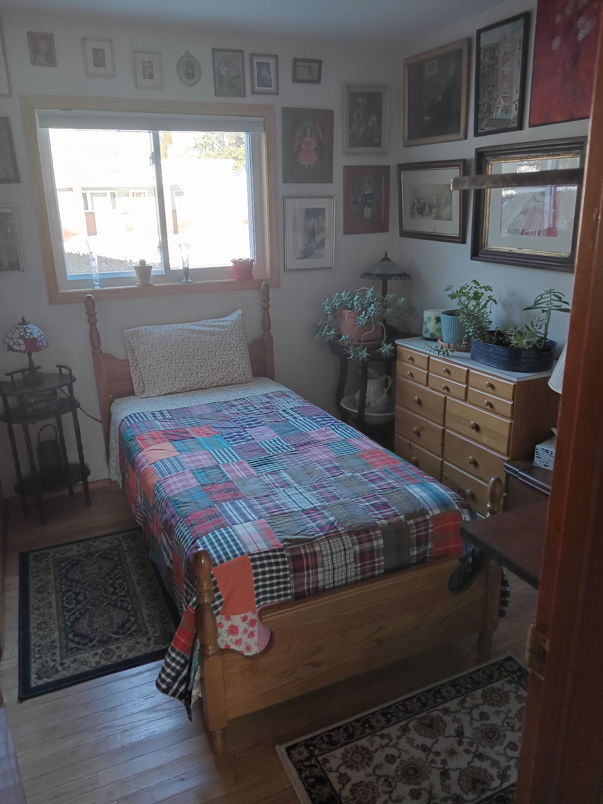 Comfortable Three Bedroom Home With Quiet Setting and Easy Daily Convenience - Photo 7