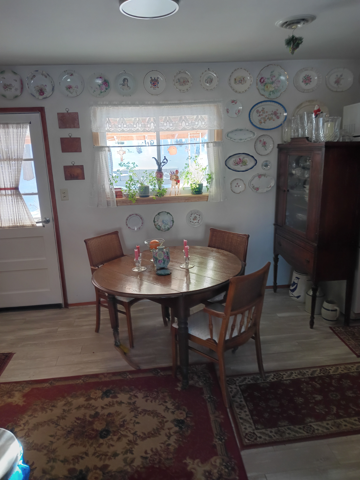 Comfortable Three Bedroom Home With Quiet Setting and Easy Daily Convenience - Photo 4