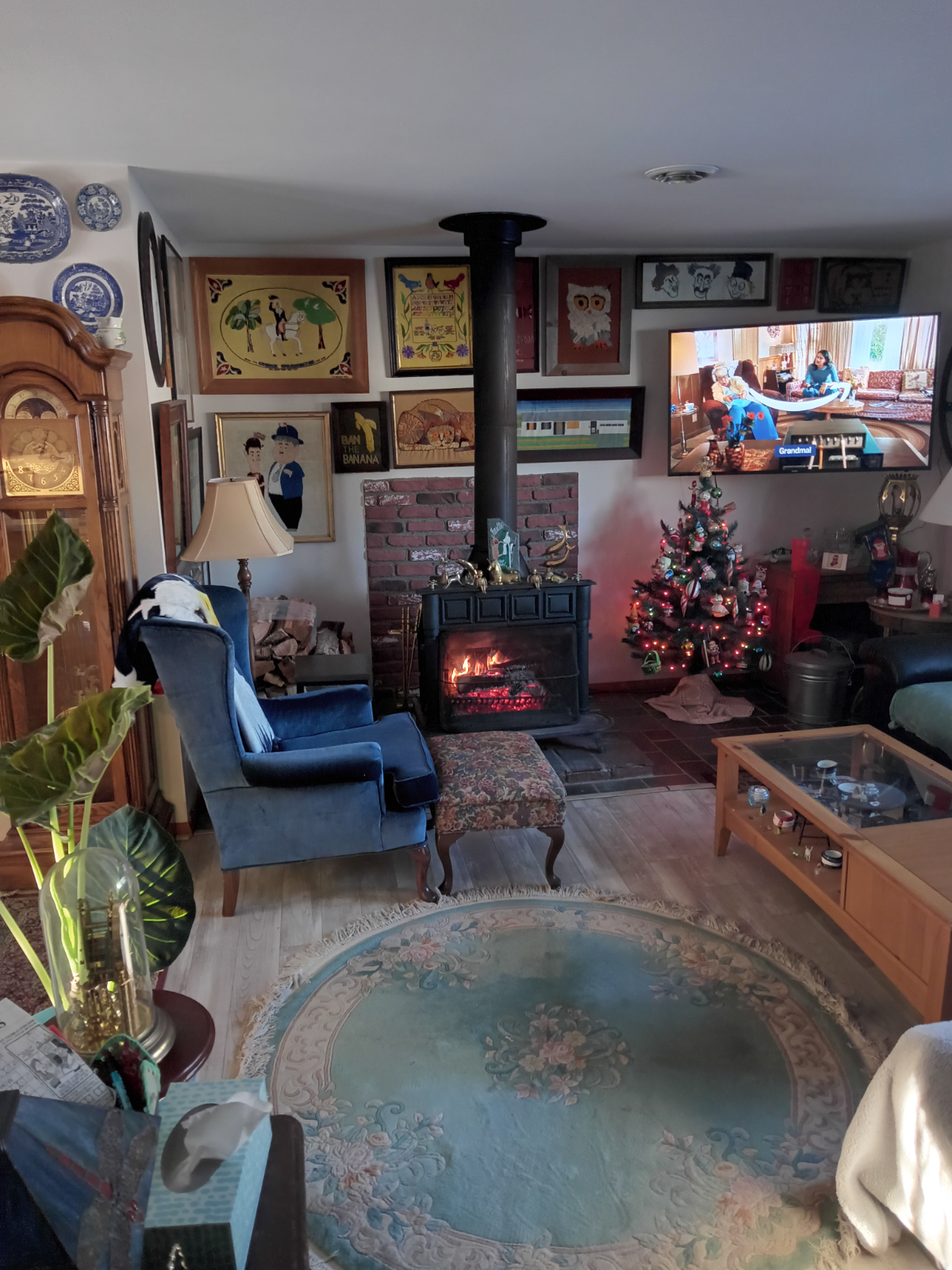 Comfortable Three Bedroom Home With Quiet Setting and Easy Daily Convenience - Photo 1