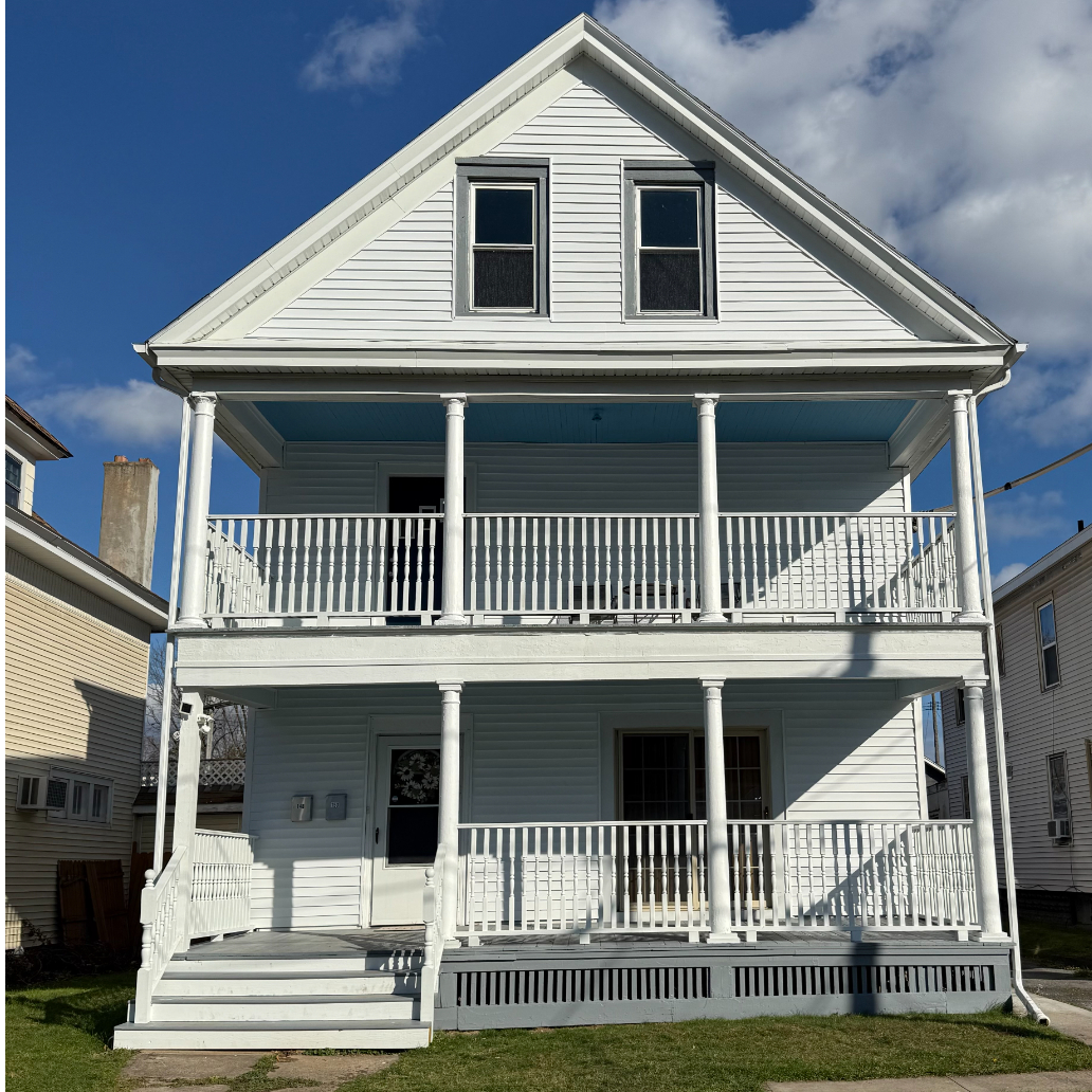 Large 1 Bedroom in Duplex South Utica - Photo 1