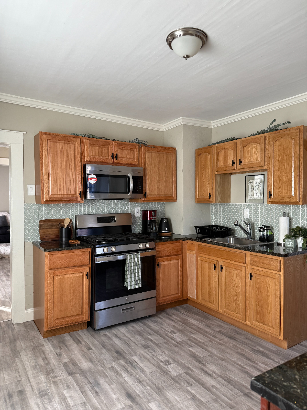 Large 1 Bedroom in Duplex South Utica - Photo 5