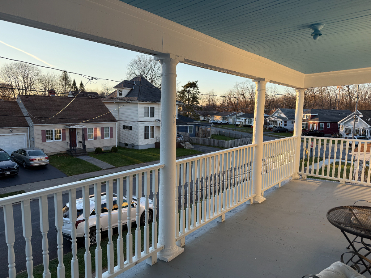 Large 1 Bedroom in Duplex South Utica - Photo 2