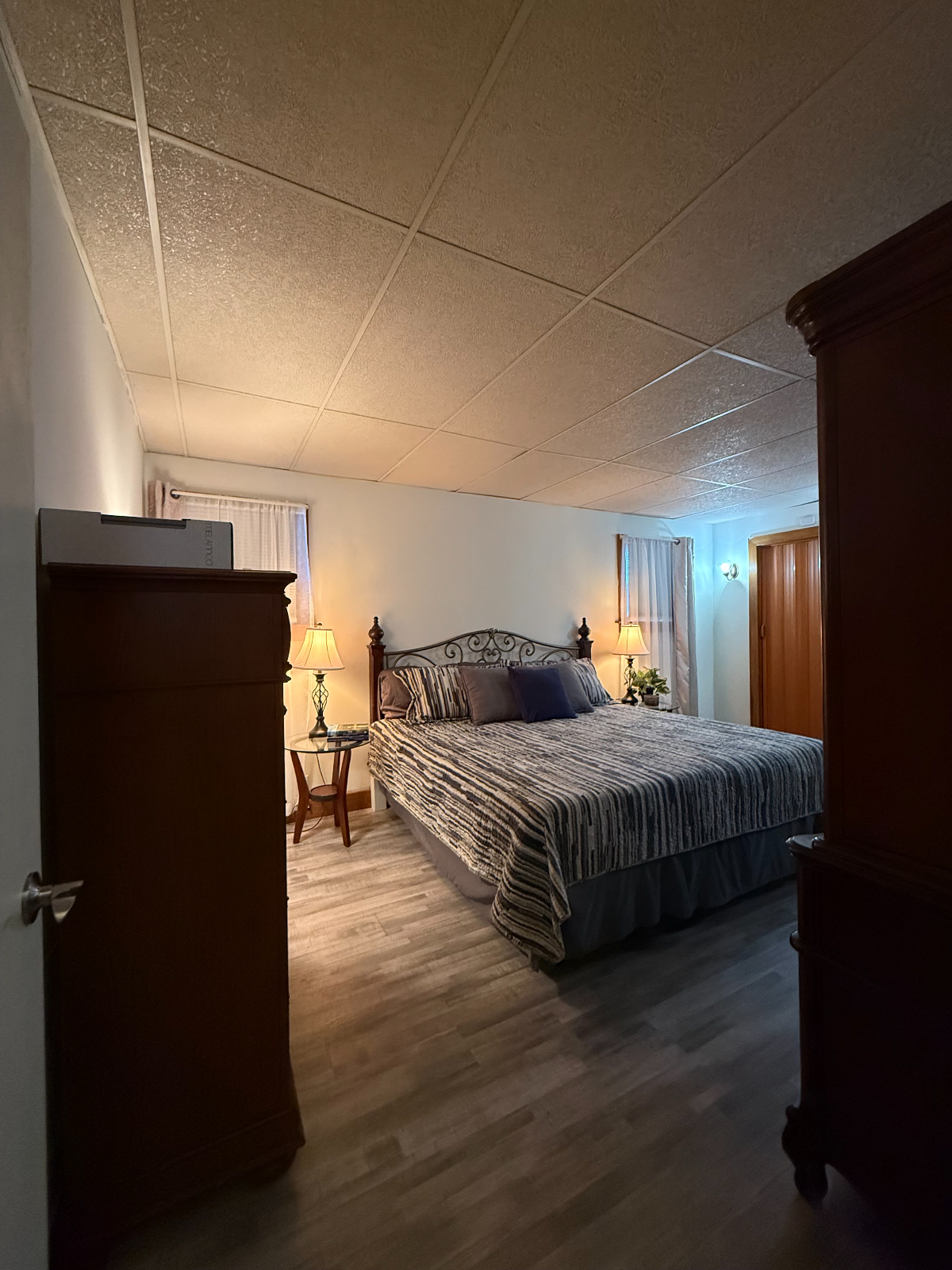Large 1 Bedroom in Duplex South Utica - Photo 9