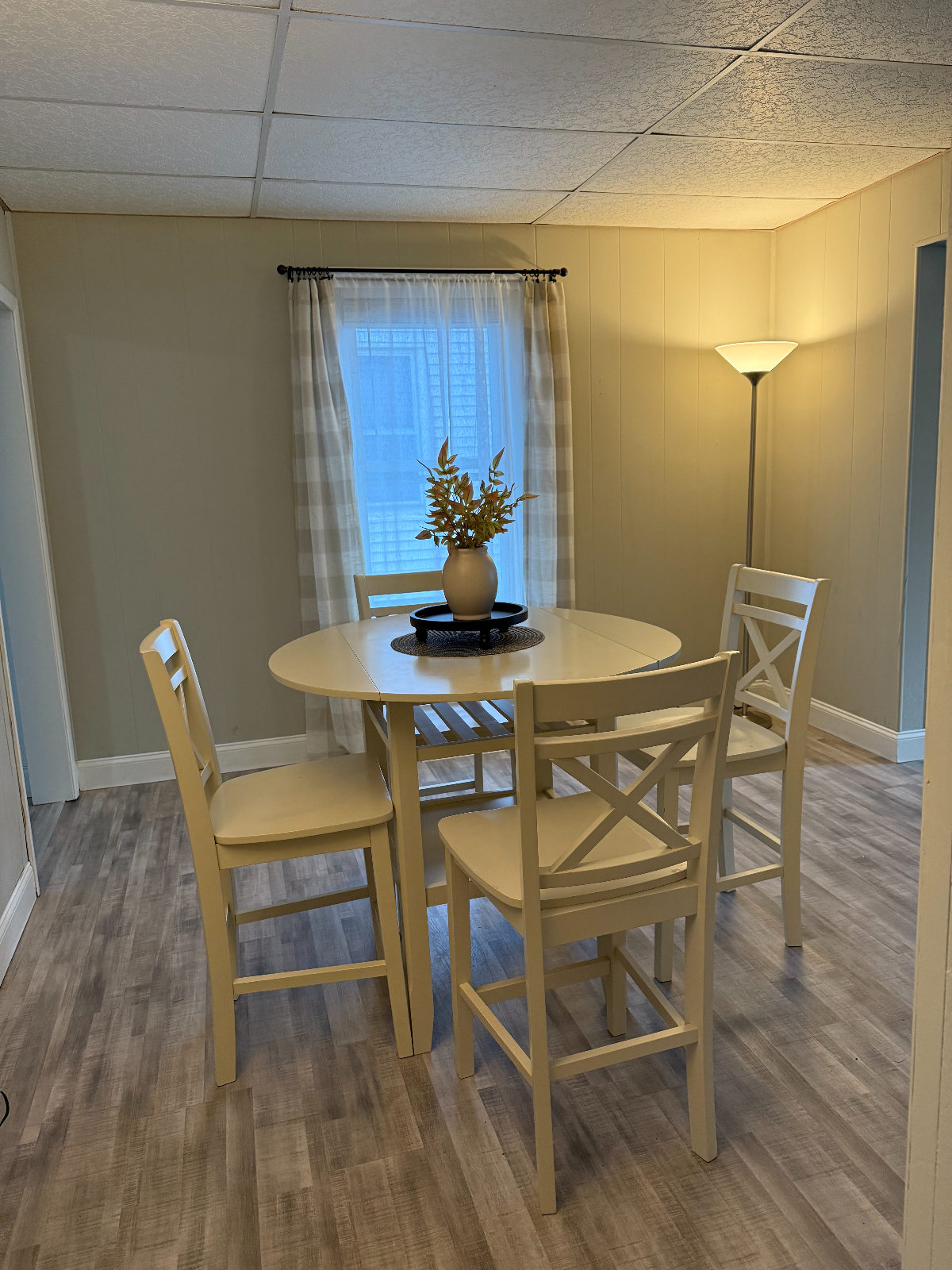 Large 1 Bedroom in Duplex South Utica - Photo 7