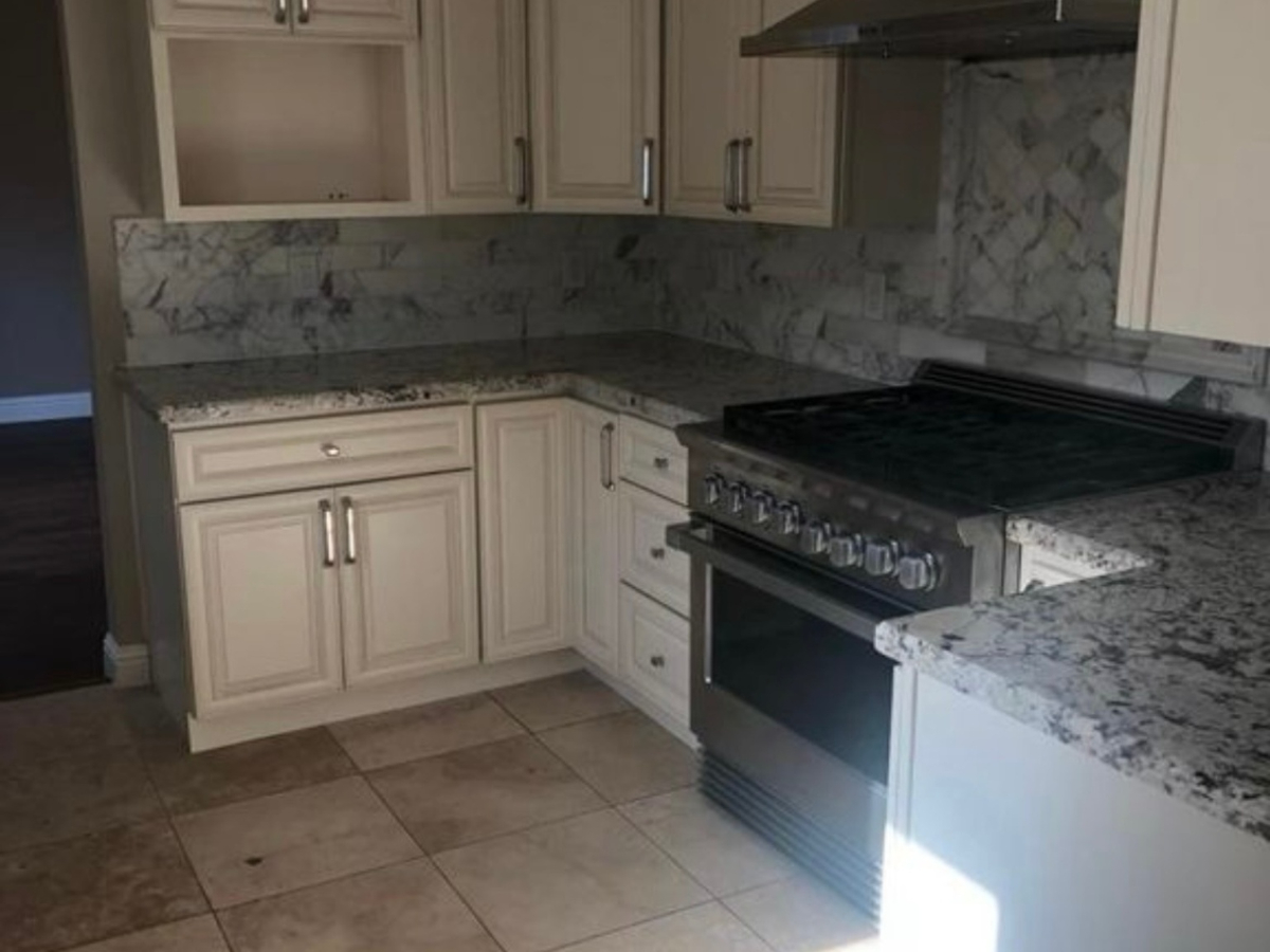 Single family home (3bd/2bth) - Photo 3