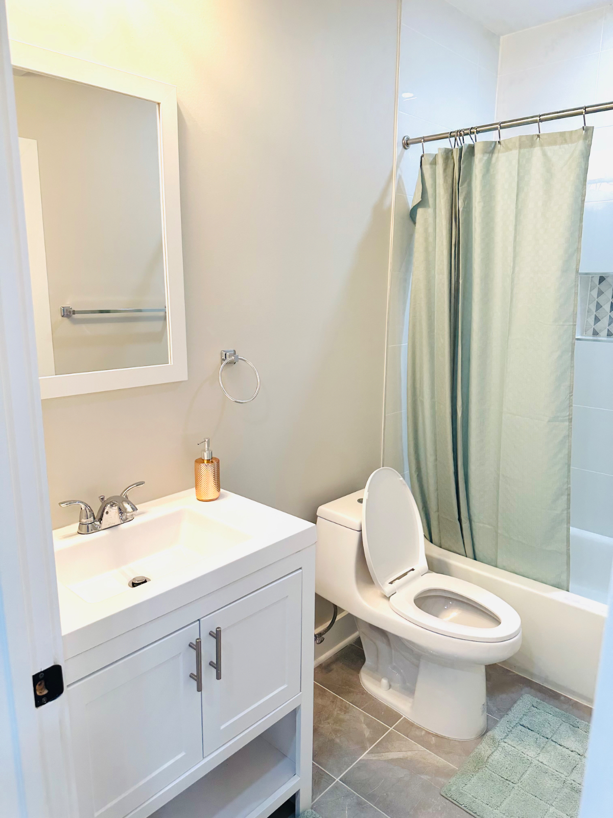 Bright & Stylish New Condo Perfect for Travel Nurses & Professionals - Photo 6