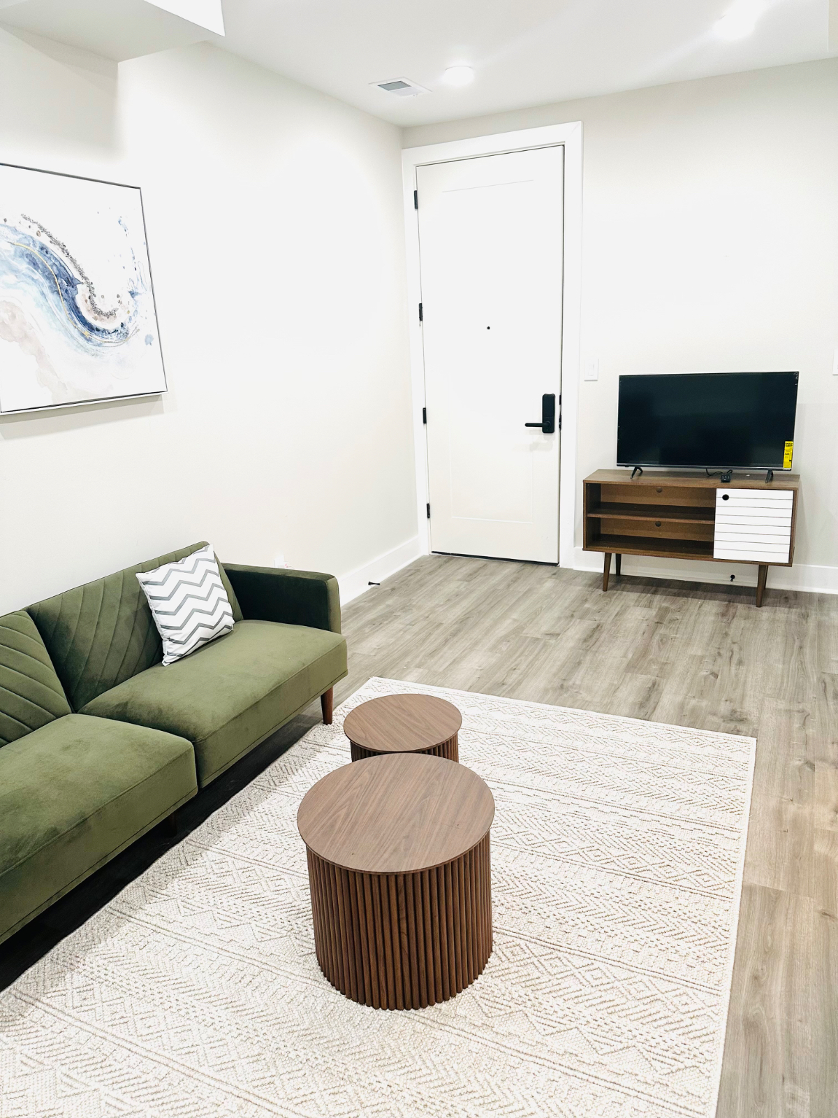 Bright & Stylish New Condo Perfect for Travel Nurses & Professionals - Photo 9
