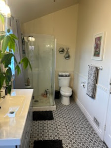 Peaceful Furnished Room With Easy Coast Access - Photo 2