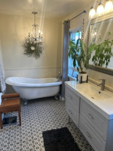 Peaceful Furnished Room With Easy Coast Access - Photo 4
