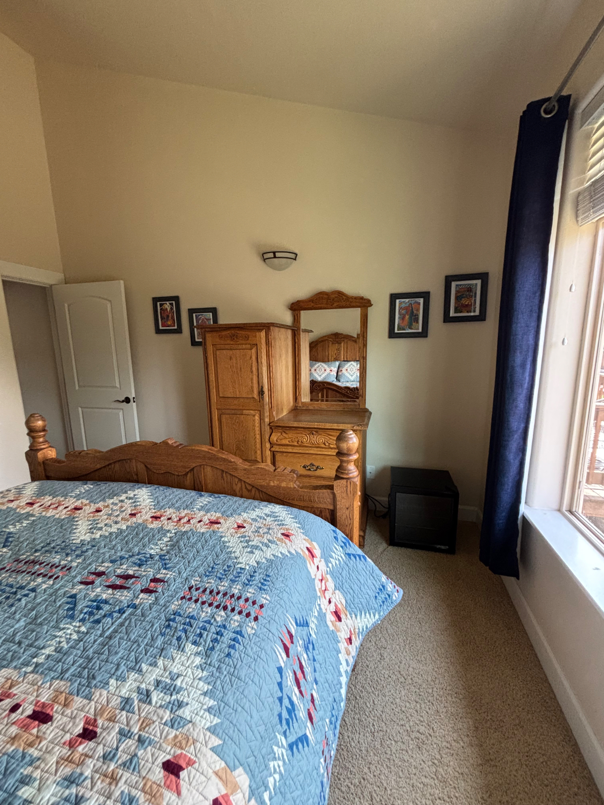 Lovely Room with Private Bath and Shared Common Living Spaces - Photo 3