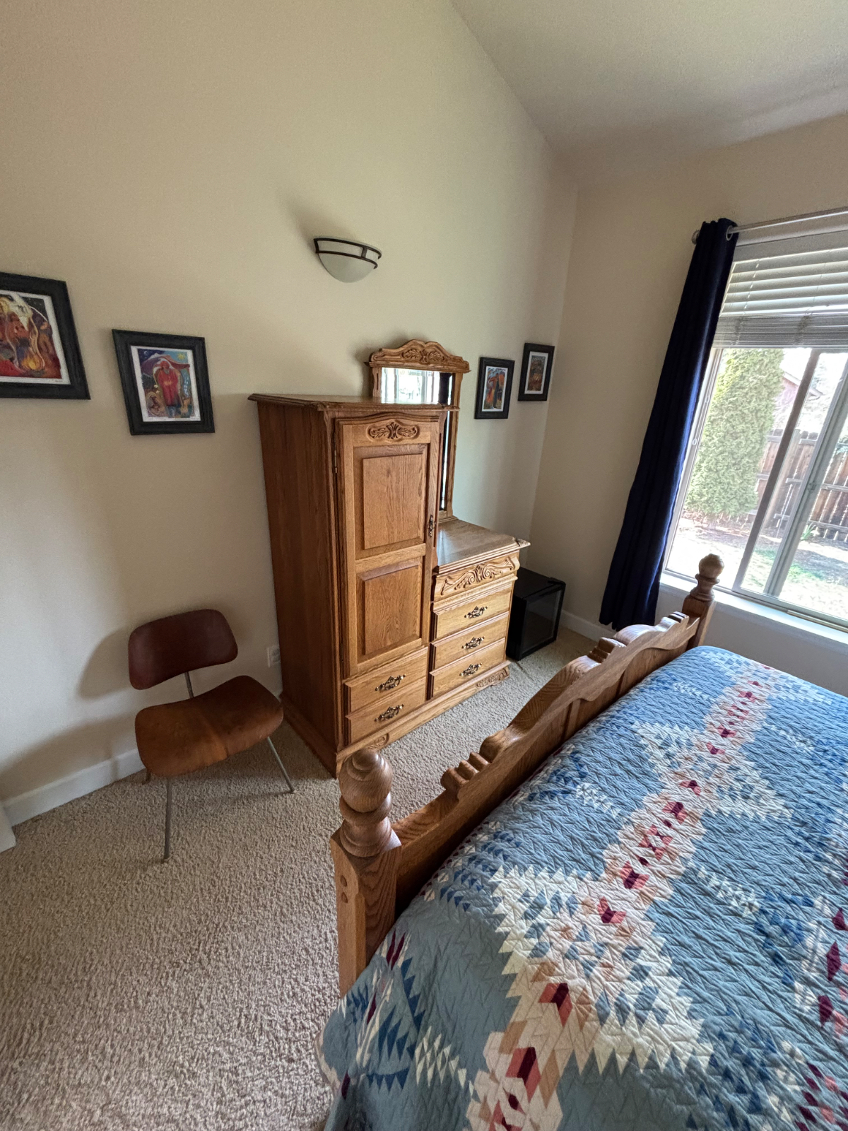 Lovely Room with Private Bath and Shared Common Living Spaces - Photo 4