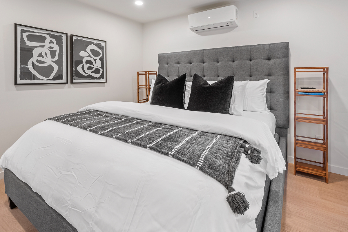 Newly Built 1-Bedroom Luxury Guest House with Gated Parking, Fast Wifi, King Sized Bed,High Ceilings & Central LA Location - Blackwood... - Photo 2