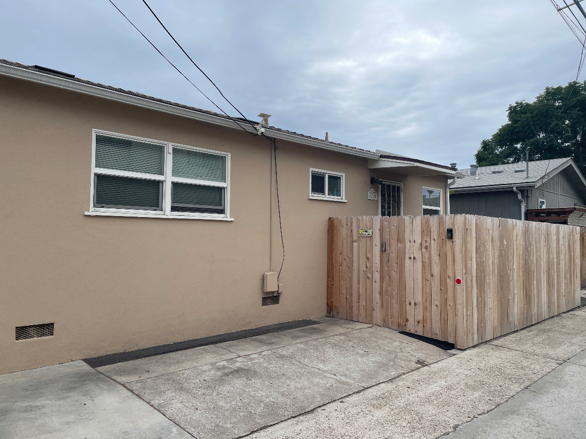 PRIVATE 2BR Home w/ Yard Near Major Hospitals - Utilities Included, Pet Friendly - Photo 2