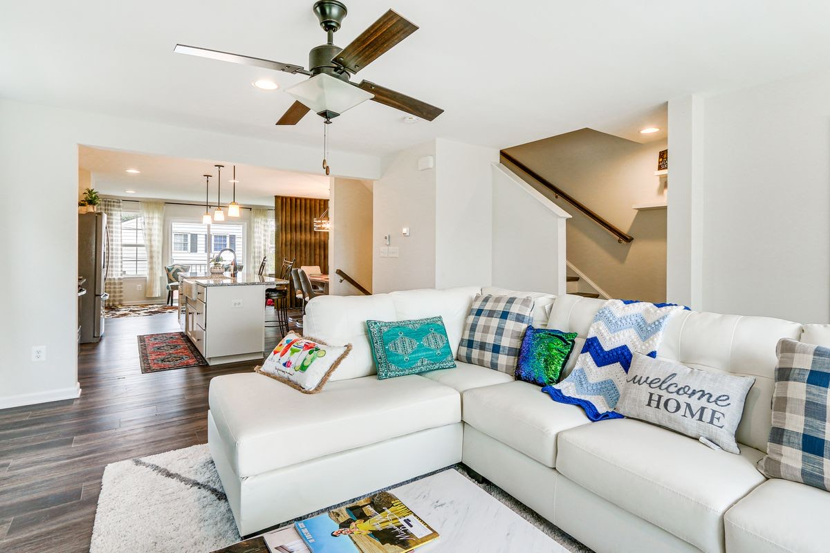 Spacious Modern Townhouse with 4 Bedrooms, Full Gym, and Dual Living Areas - Photo 1