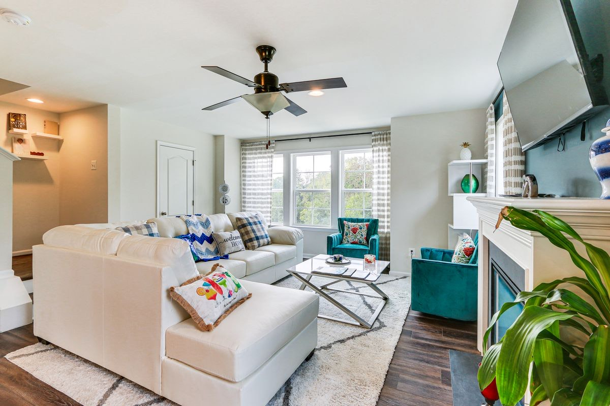 Spacious Modern Townhouse with 4 Bedrooms, Full Gym, and Dual Living Areas - Photo 2