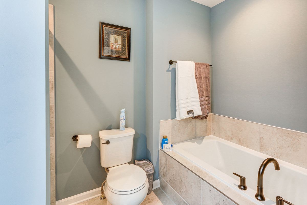 Spacious Modern Townhouse with 4 Bedrooms, Full Gym, and Dual Living Areas - Photo 12