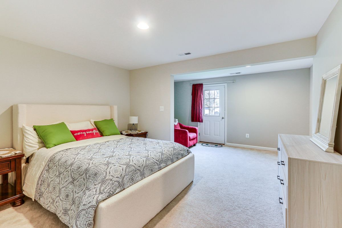 Spacious Modern Townhouse with 4 Bedrooms, Full Gym, and Dual Living Areas - Photo 7