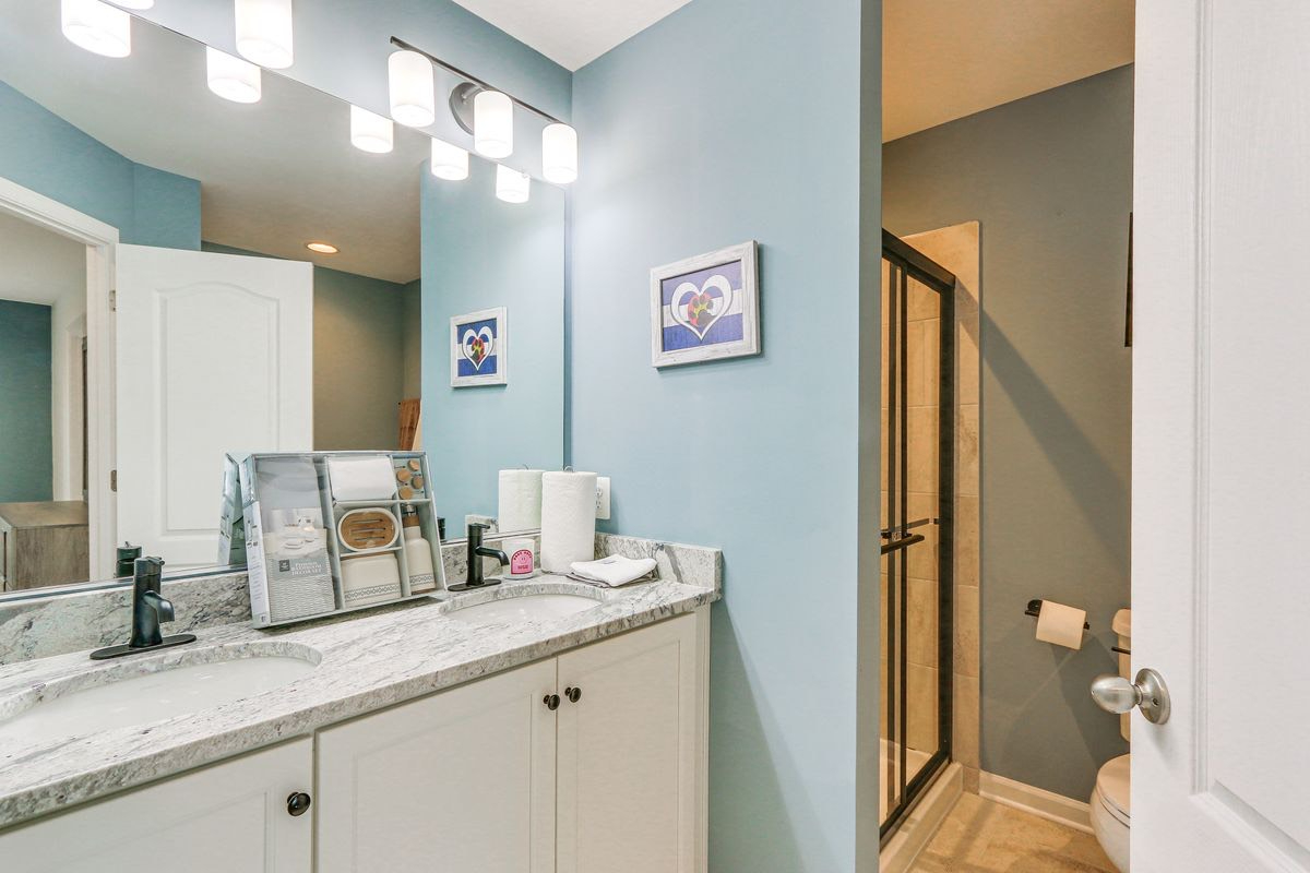 Spacious Modern Townhouse with 4 Bedrooms, Full Gym, and Dual Living Areas - Photo 10