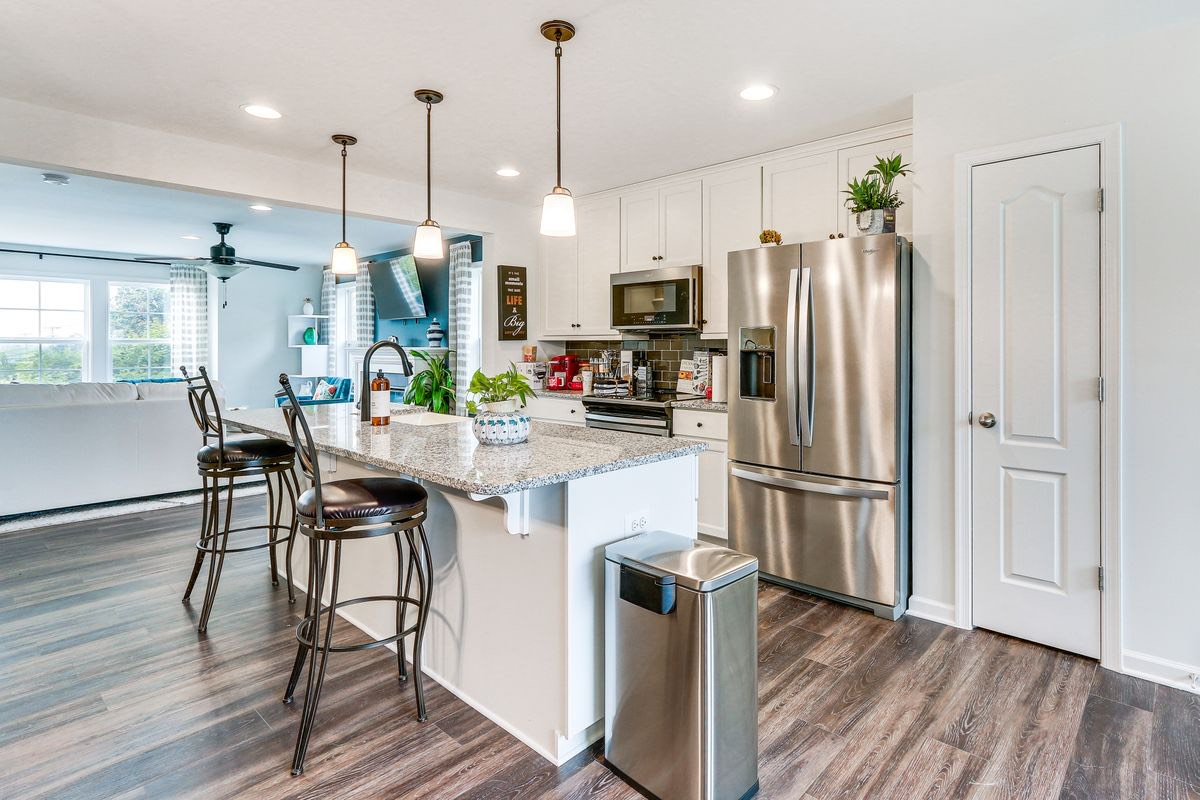 Spacious Modern Townhouse with 4 Bedrooms, Full Gym, and Dual Living Areas - Photo 4
