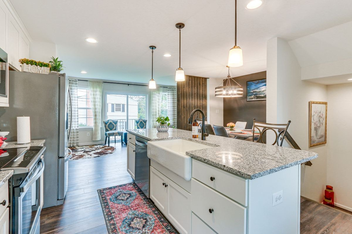 Spacious Modern Townhouse with 4 Bedrooms, Full Gym, and Dual Living Areas - Photo 3