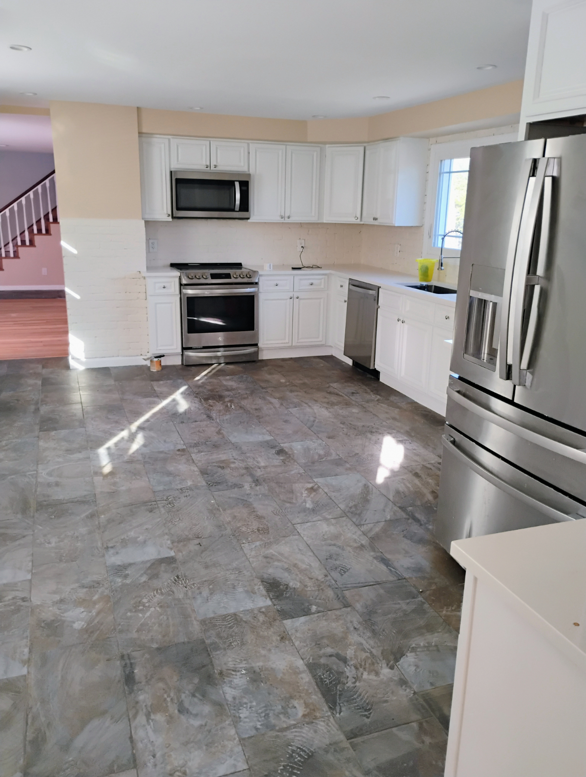 Luxury 4 bedroom 2.5 bath Townhouse - Photo 1