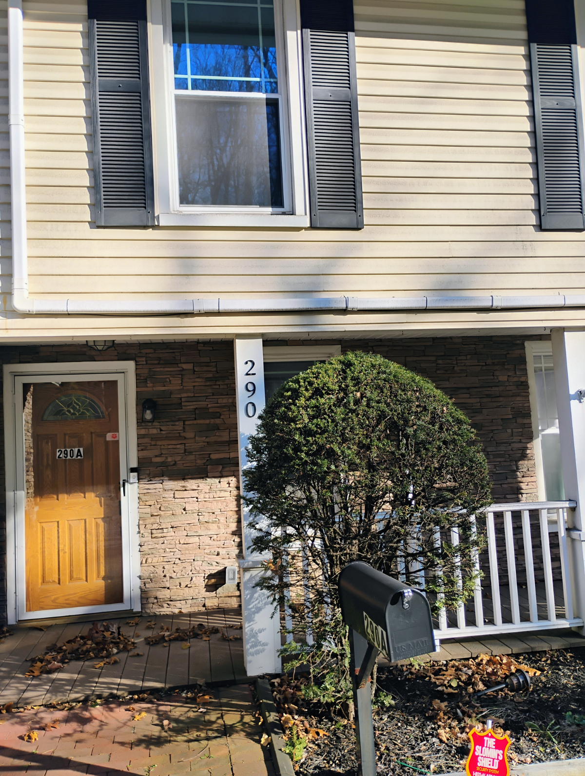 Luxury 4 bedroom 2.5 bath Townhouse - Photo 2