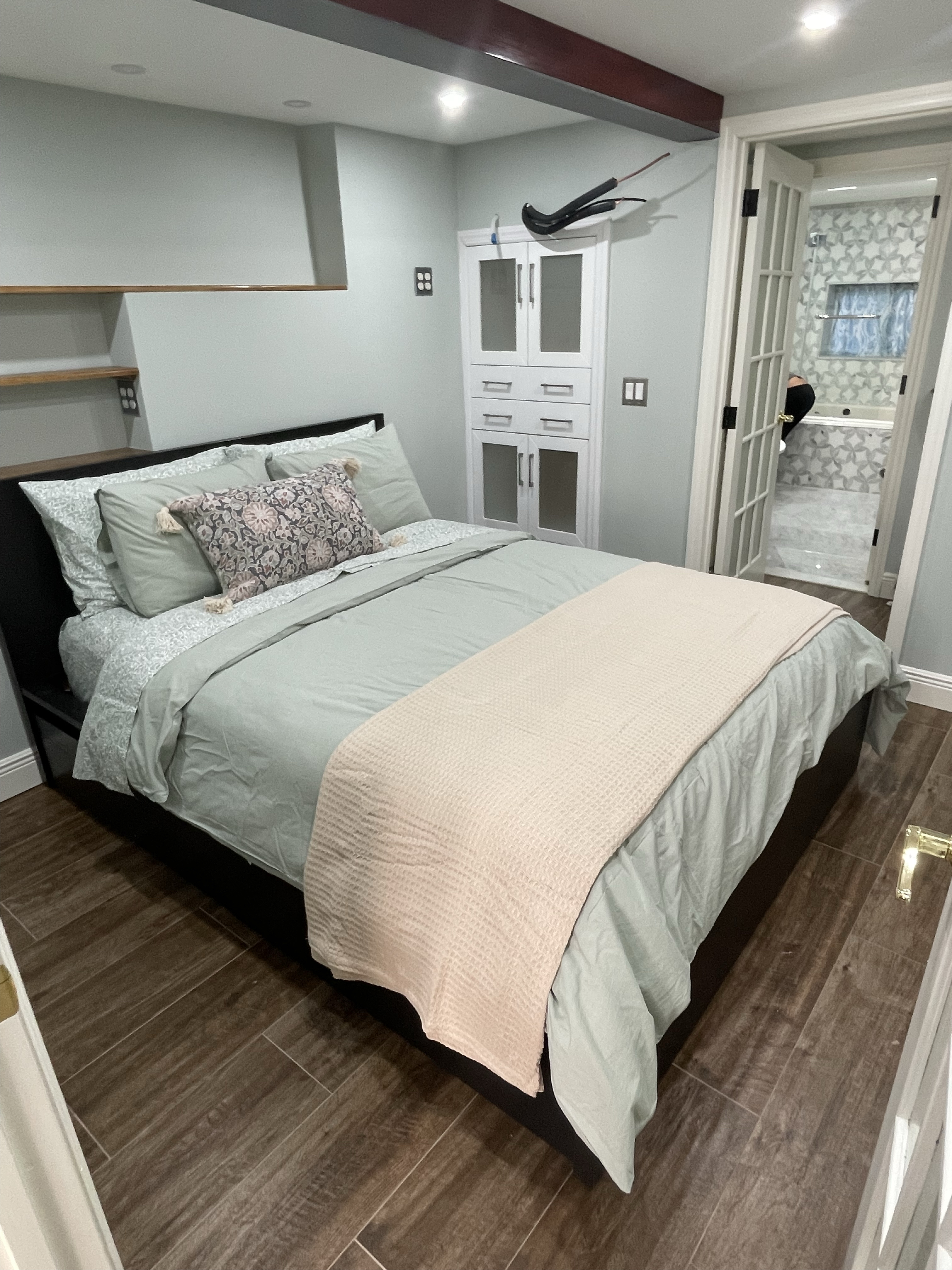 Garden level of townhouse w 2 bedrooms, luxury bath, full kitchen - back patio & yard, luxury amenit - Photo 10