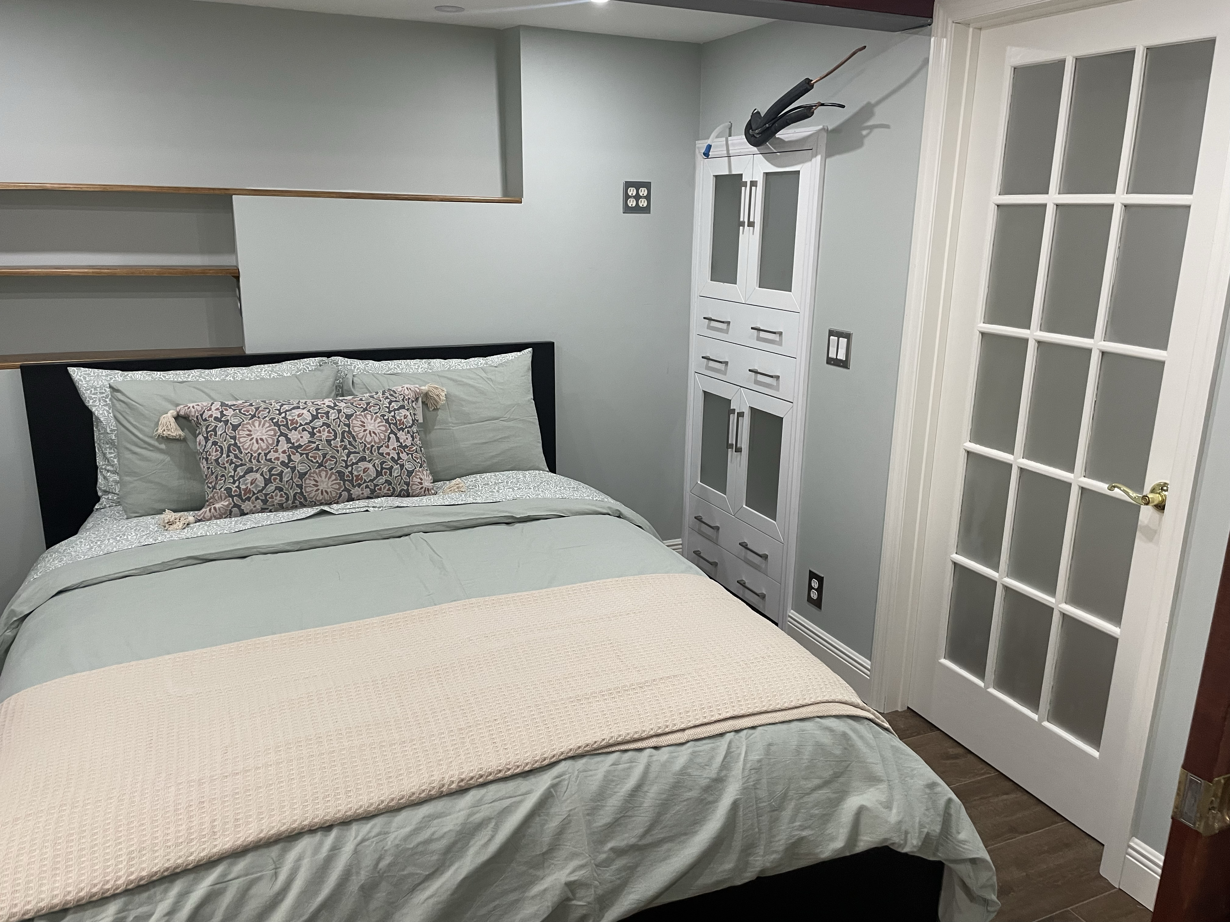 Garden level of townhouse w 2 bedrooms, luxury bath, full kitchen - back patio & yard, luxury amenit - Photo 8