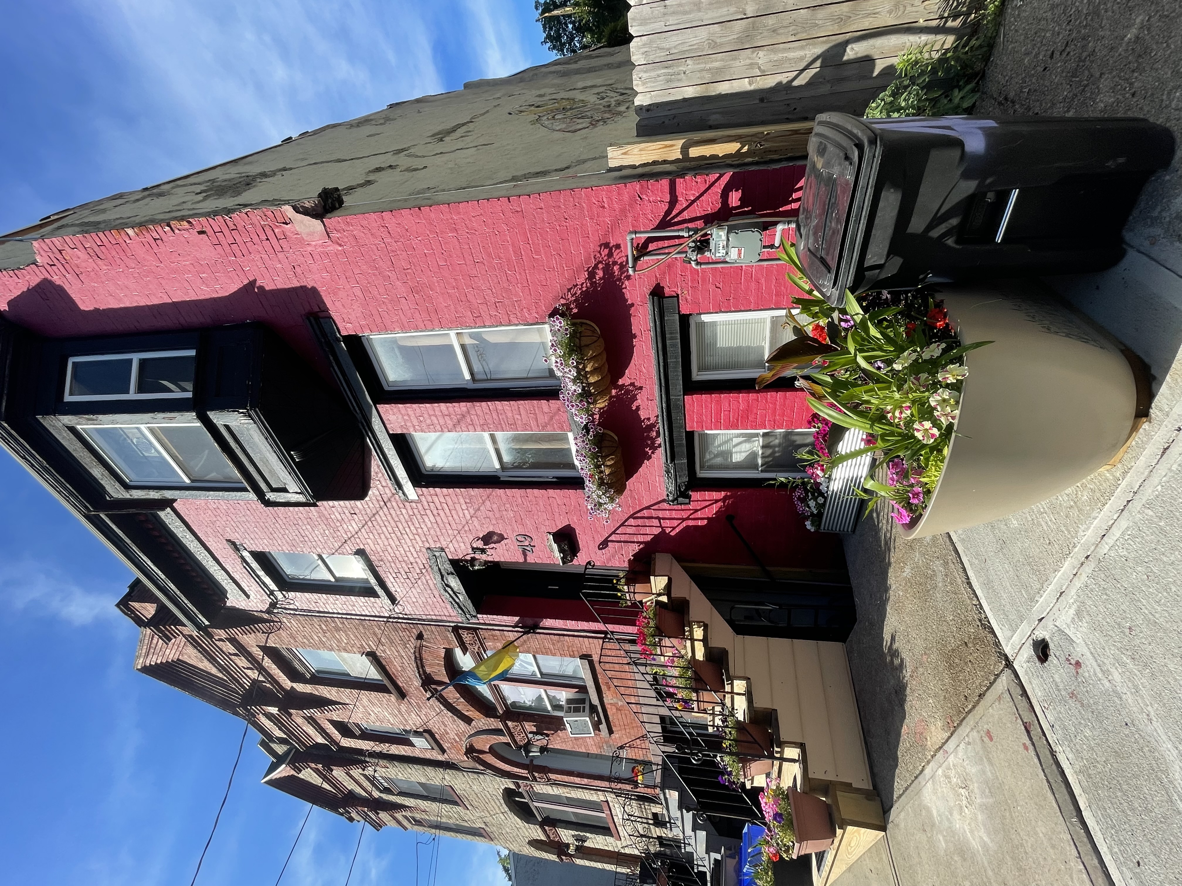 Garden level of townhouse w 2 bedrooms, luxury bath, full kitchen - back patio & yard, luxury amenit - Photo 3