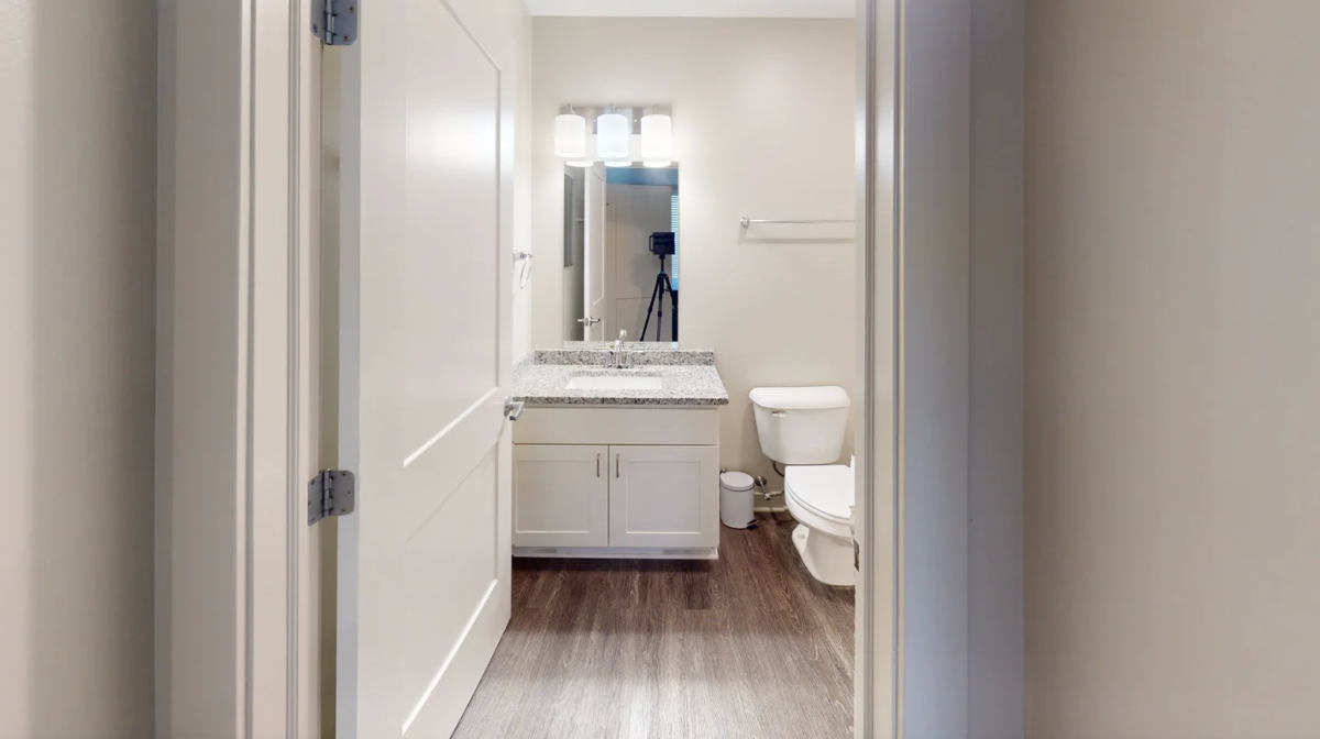 Private Bedroom in a Furnished 4B4B Unit in Rochester Starting at $! - Photo 2