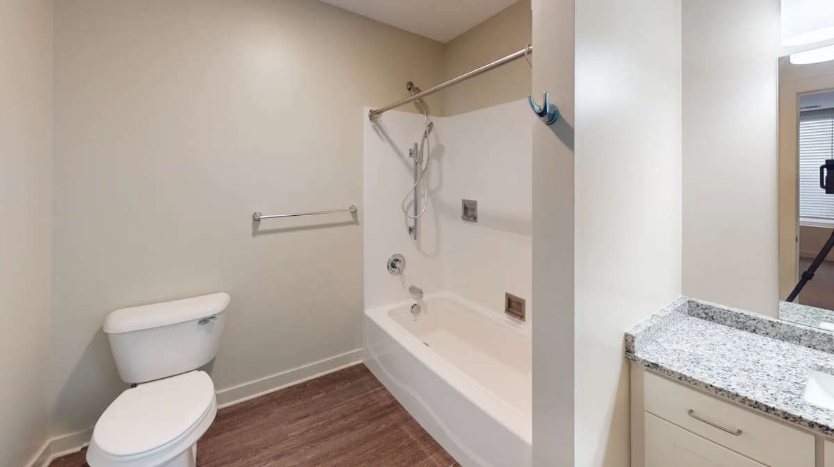 Private Bedroom in a Furnished 4B4B Unit in Rochester Starting at $! - Photo 4