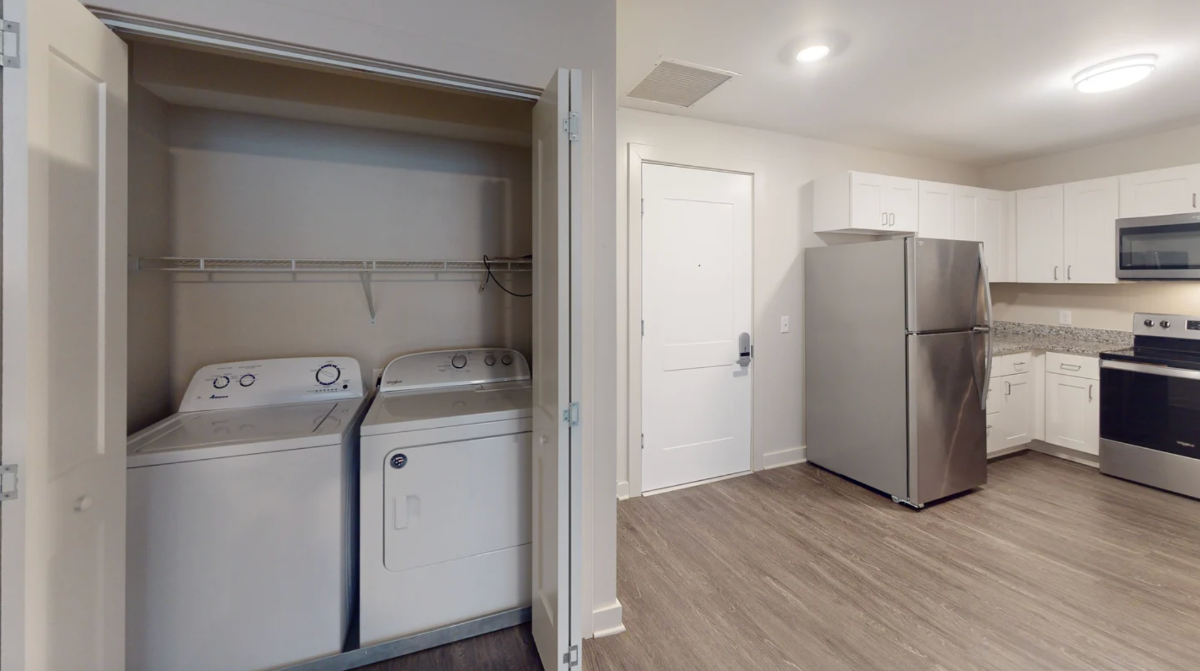 Private Bedroom in a Furnished 4B4B Unit in Rochester Starting at $! - Photo 7