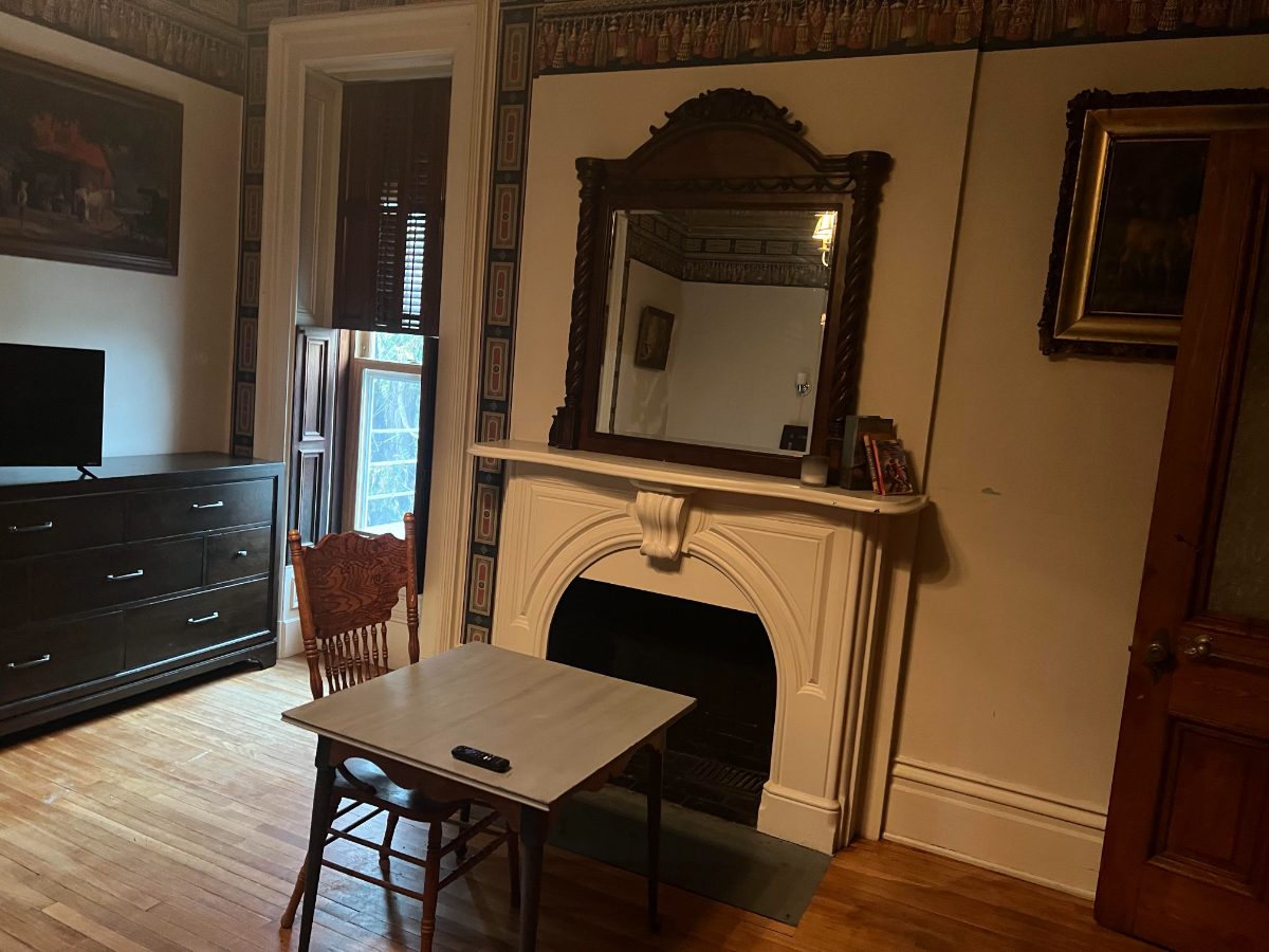 Magnificent Victorian Mansion Room 1 - Photo 5