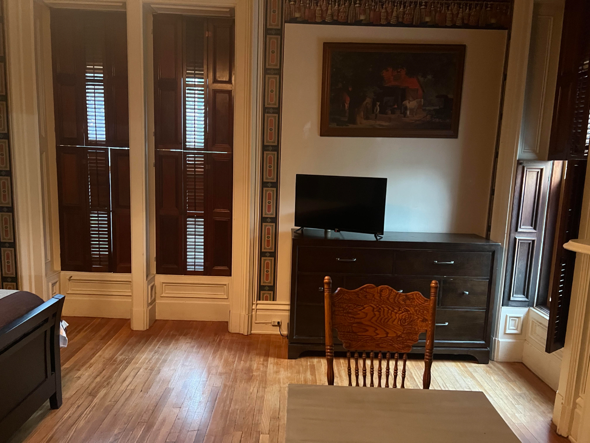 Magnificent Victorian Mansion Room 1 - Photo 6