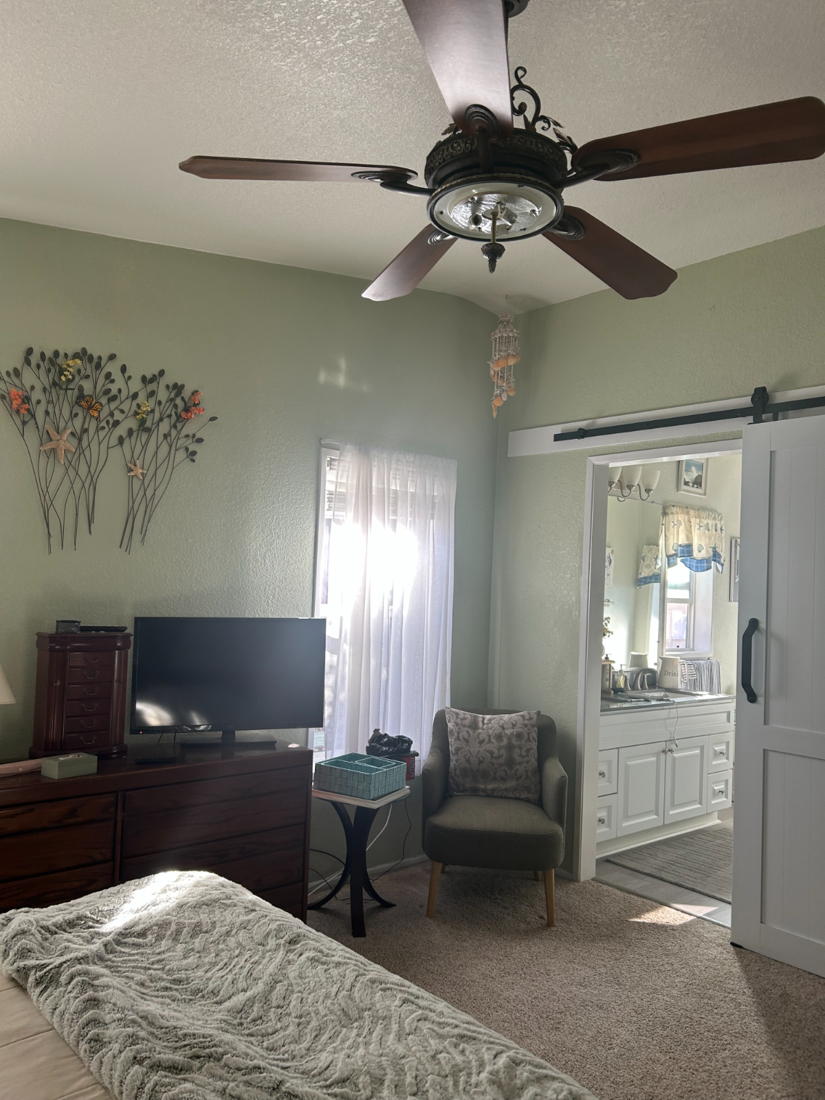 Private Suite for Traveling Professionals - Photo 2