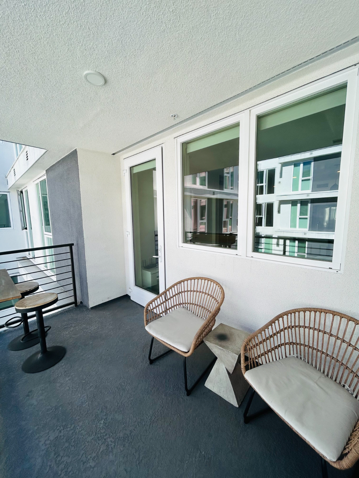 Luxury Furnished 1BR - New Secure Building - Parking - Near Major LA Hospitals - Photo 5