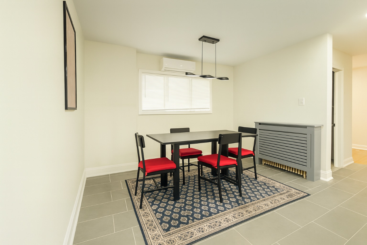 Charming Lynbrook 4-Bedroom Residence with Ample Parking & Great Outdoor Space - Photo 9