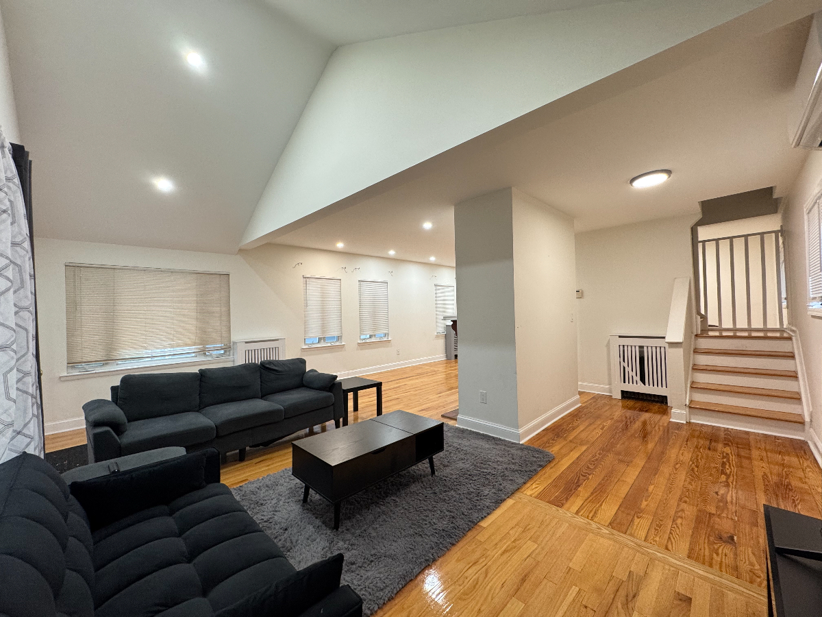 Charming Lynbrook 4-Bedroom Residence with Ample Parking & Great Outdoor Space - Photo 11