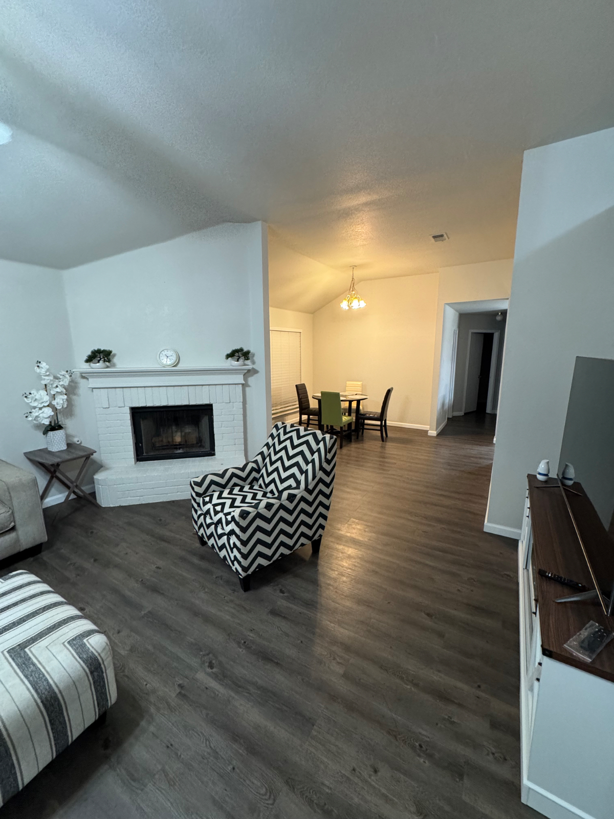 Spacious, Peaceful & Modern 3BD/2Bath Home - Photo 4
