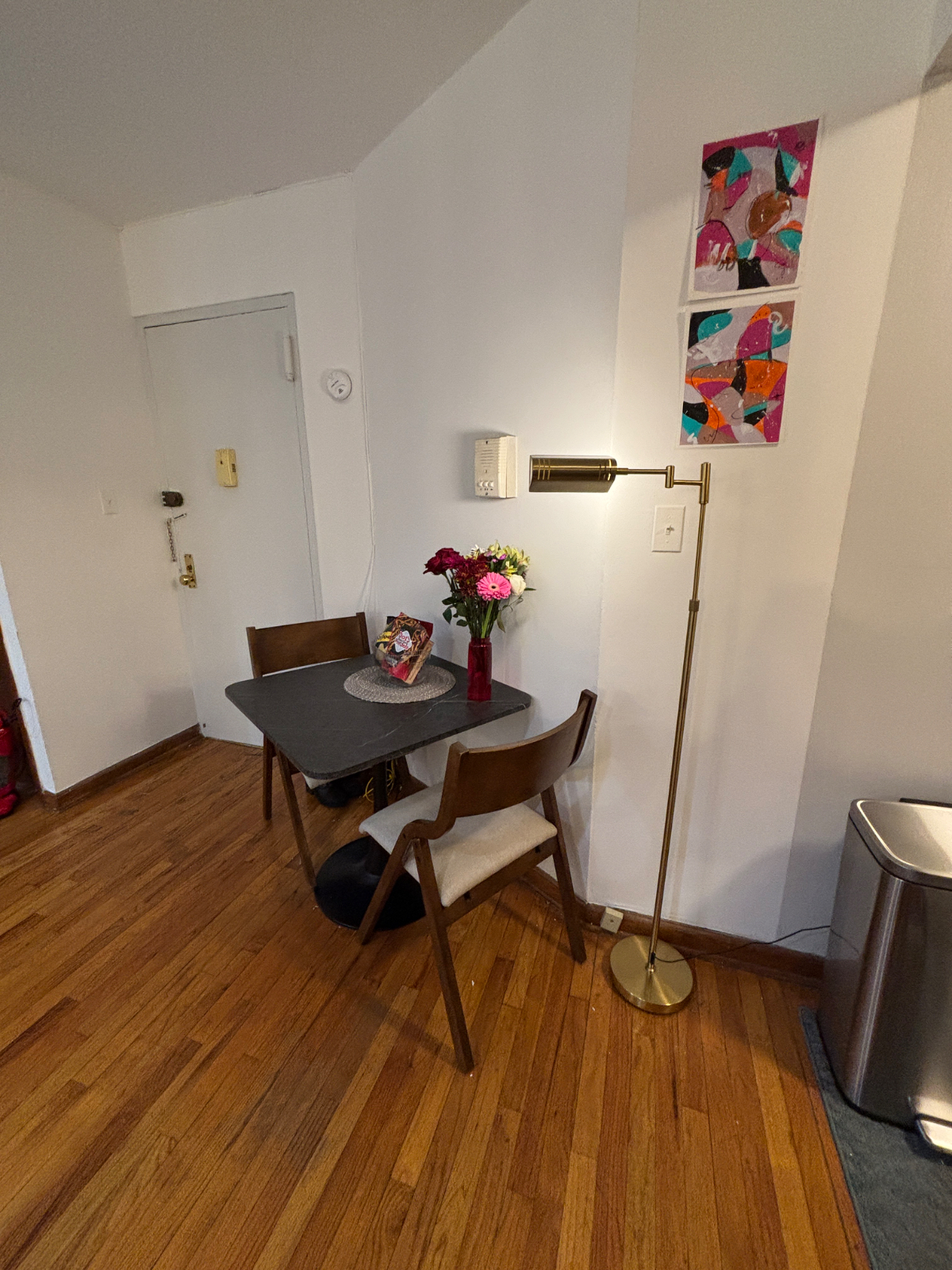 Cozy UWS Studio - Photo 2