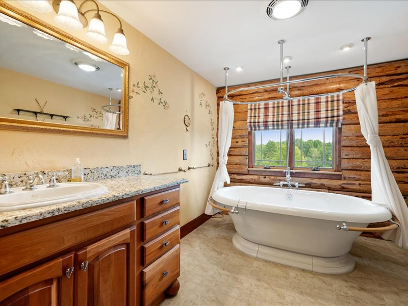 Silver Eagle Lodge, Executive log home propery - Photo 3
