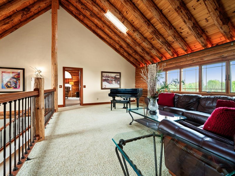 Silver Eagle Lodge, Executive log home propery - Photo 8