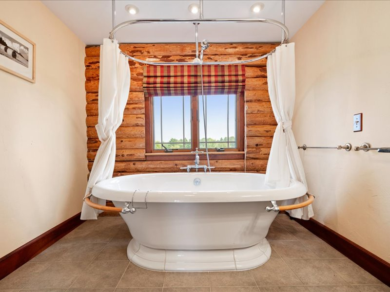 Silver Eagle Lodge, Executive log home propery - Photo 11
