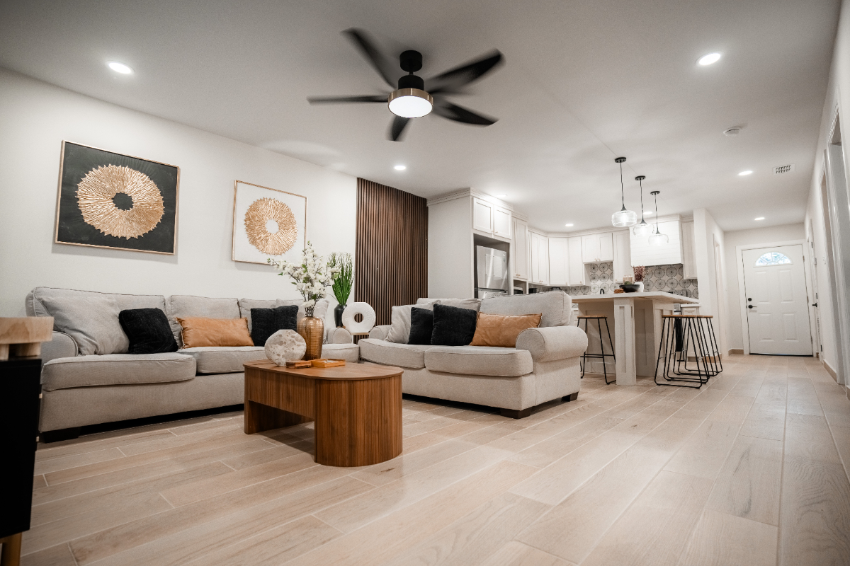 Modern 4-Bedroom Retreat Built for Travelers - Photo 1