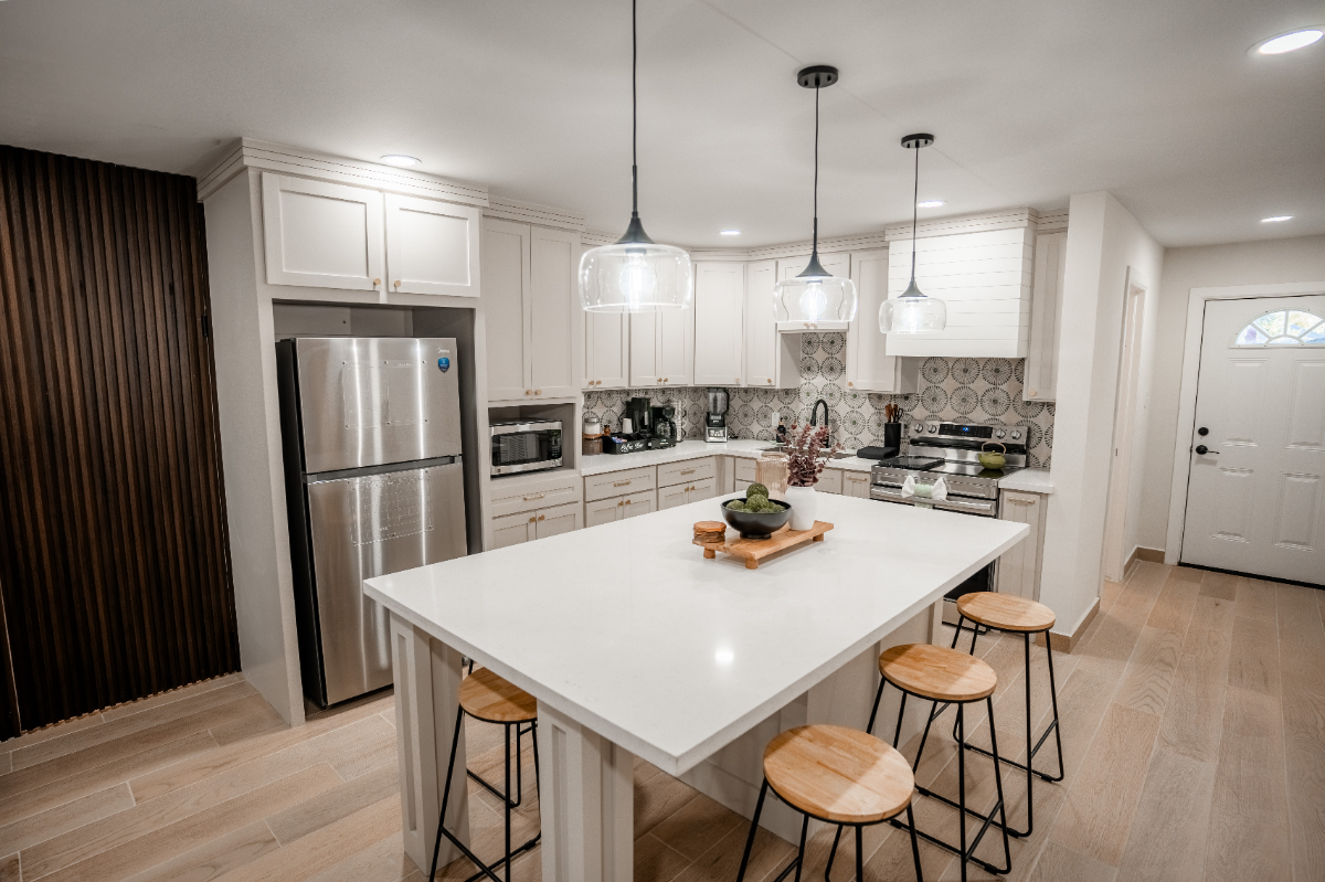 Modern 4-Bedroom Retreat Built for Travelers - Photo 3